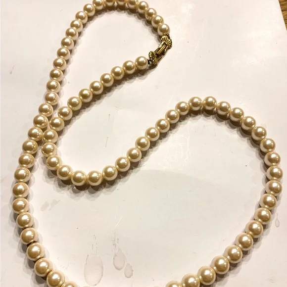 Signed Machelli faux pearl necklace. - Picture 3 of 7